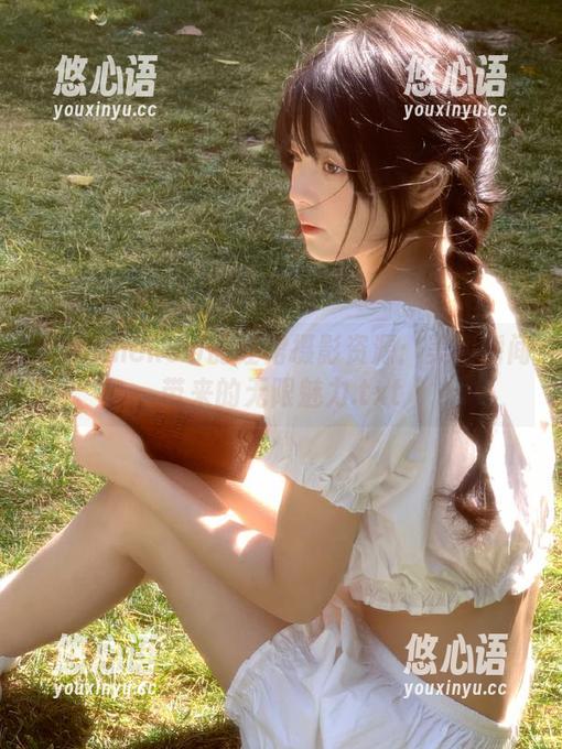 探索Umeko J的红裙摄影资源：美丽瞬间带来的无限魅力.txt